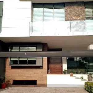 Holiday home New 4 Bedroom House Sleeps 16 Pool, Bbq And More!